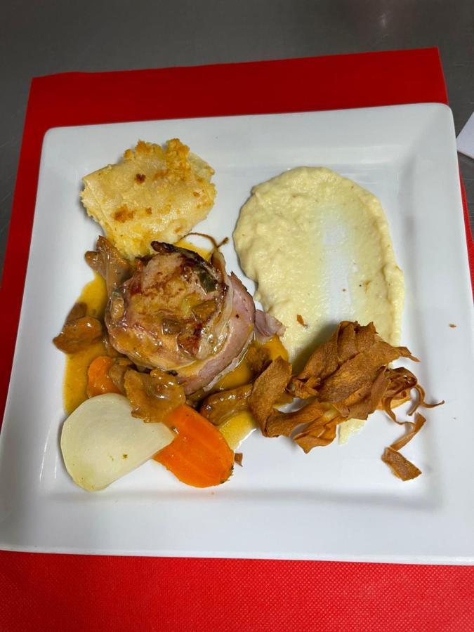 Logis Hotel Restaurant Cazes Arazat Laissac المظهر الخارجي الصورة