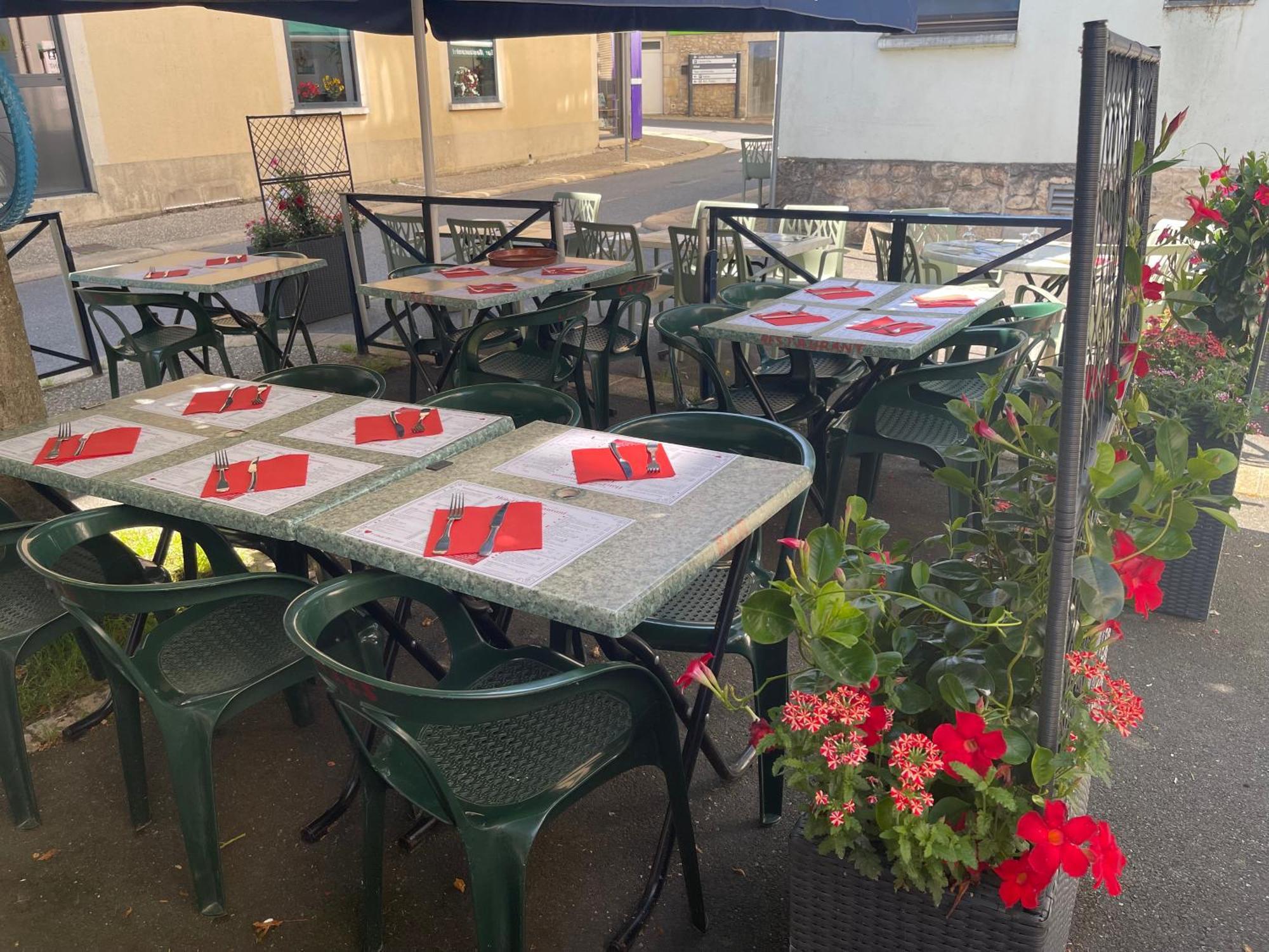 Logis Hotel Restaurant Cazes Arazat Laissac المظهر الخارجي الصورة
