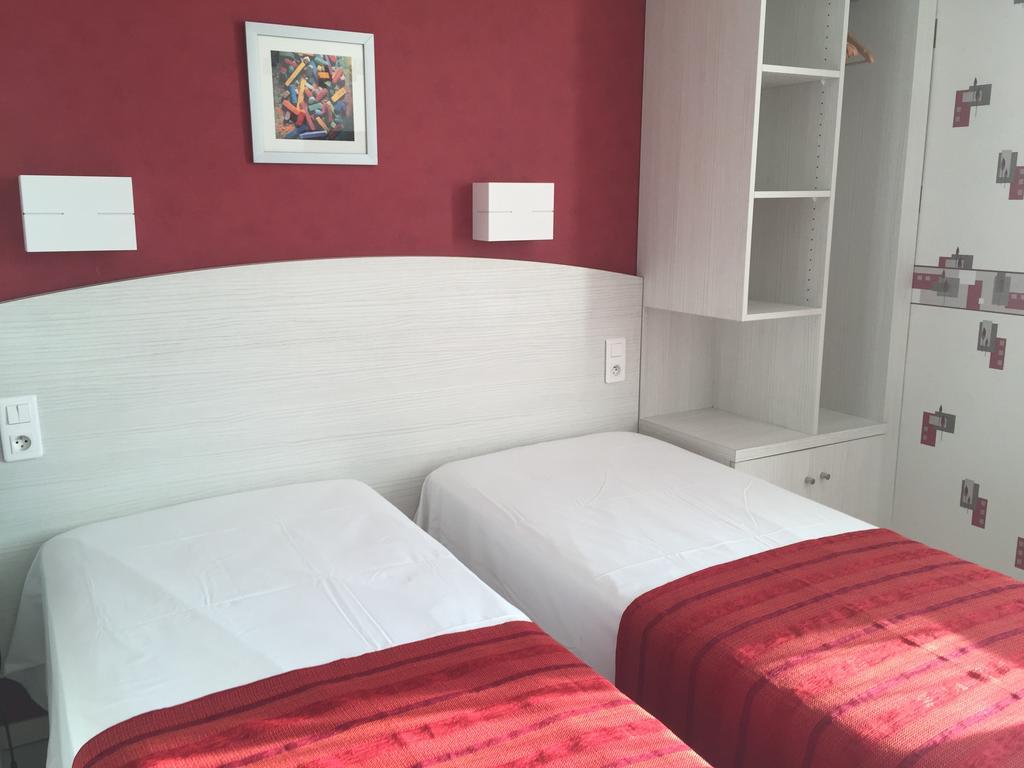 Logis Hotel Restaurant Cazes Arazat Laissac المظهر الخارجي الصورة