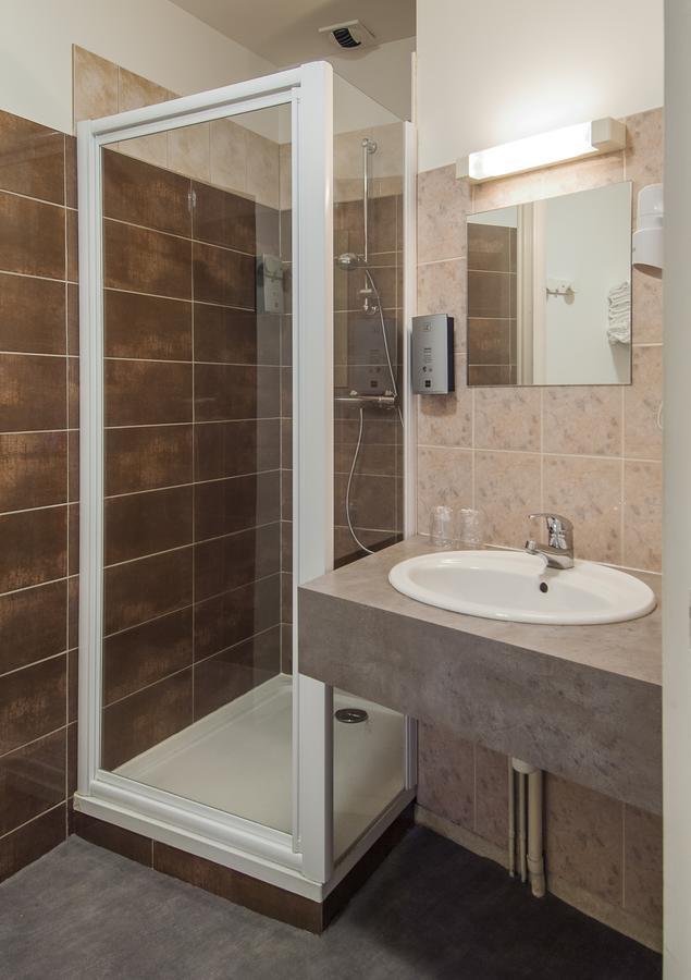 Logis Hotel Restaurant Cazes Arazat Laissac المظهر الخارجي الصورة