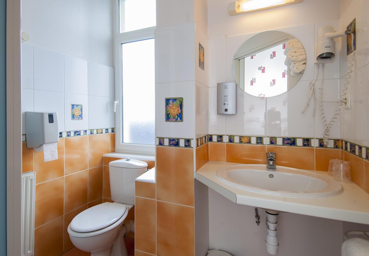 Logis Hotel Restaurant Cazes Arazat Laissac المظهر الخارجي الصورة