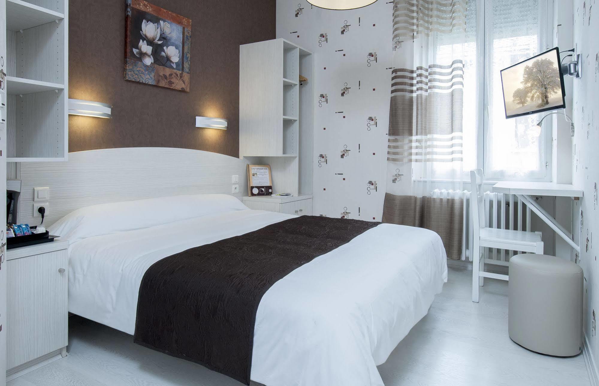 Logis Hotel Restaurant Cazes Arazat Laissac المظهر الخارجي الصورة