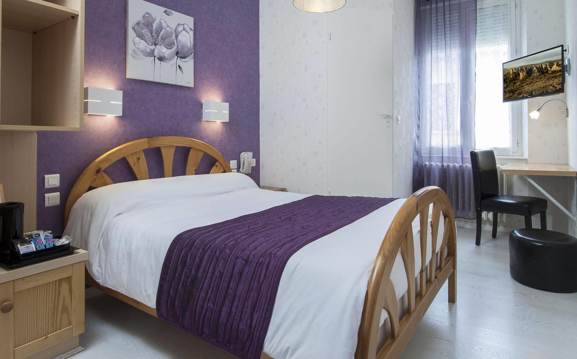Logis Hotel Restaurant Cazes Arazat Laissac المظهر الخارجي الصورة