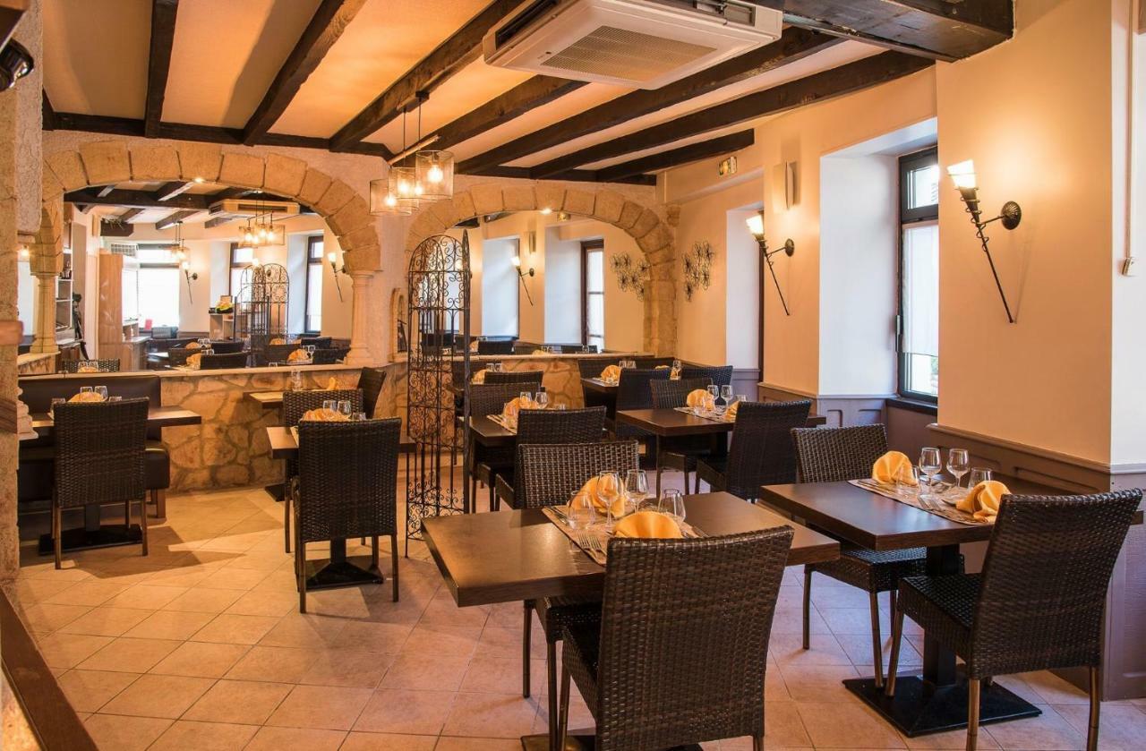 Logis Hotel Restaurant Cazes Arazat Laissac المظهر الخارجي الصورة